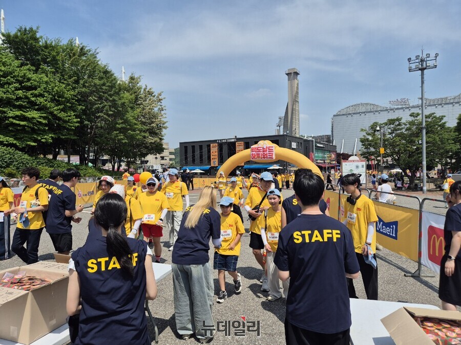 ▲ 3㎞ 걷기는 사람에 따라 20여분만에 끝났지만, 부대행사와 부스 등 행사는 오후 2시까지 이어졌다.ⓒ조현우 기자