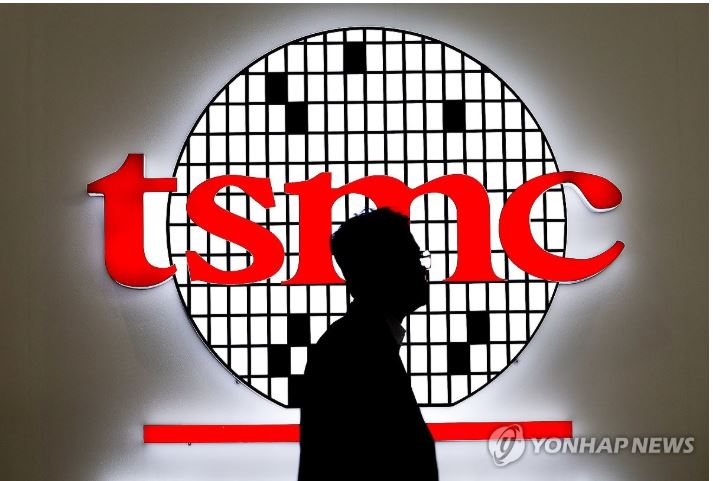 ▲ 사진은 2024년 서울 강남구 코엑스에서 열린 제 26회 반도체 대전 SEDEX 2024에 TSMC 간판이 놓여 있는 모습.ⓒ연합뉴스