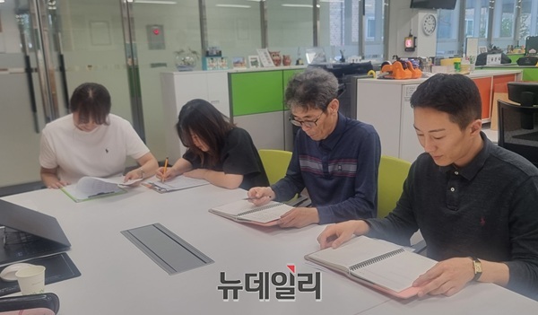 ▲ 본지 취재에 도움을 주고 있는 금산군가족센터 직원들 .ⓒ김경태기자