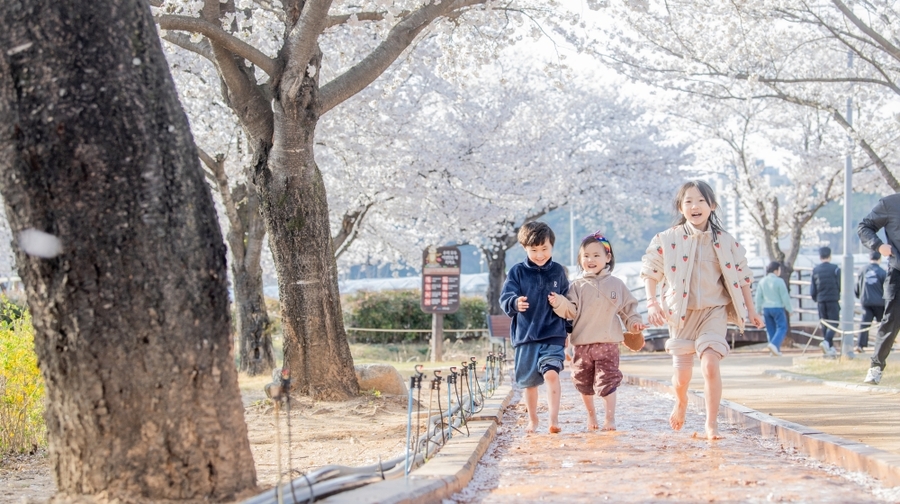 ▲ 지산샛강 맨발황토길ⓒ
