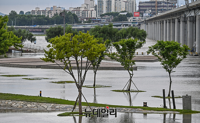 ▲ 집중호우로 물에 잠긴 잠수교 자료사진. ⓒ서성진 기자