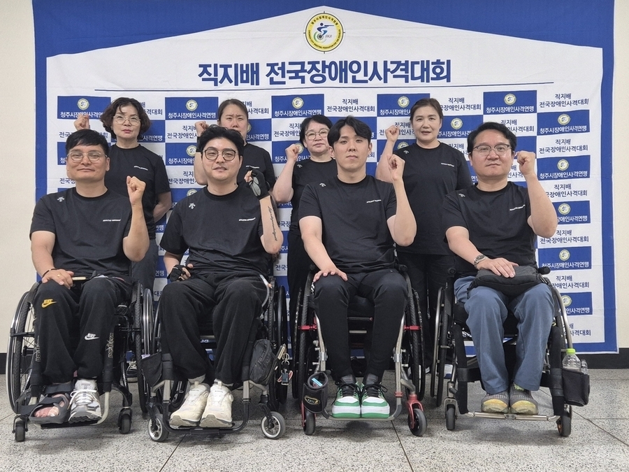 ▲ ‘2026 제8회 직지배 전국장애인사격대회’단체사진(아래쪽 좌측부터 박동안,이정제,박승우,김근수 선수)ⓒ광주시장애인체육회 제공