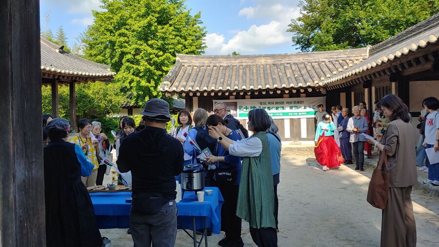 ▲ 박경리 선생 탄생 100주년과 ‘토지’ 일본어 완역본 발간을 기념하기 위한 ‘한‧일 '토지' 독자 교류 행사가 지난 22일~24일 하동군 악양면 일원에서 열렸다.ⓒ하동군