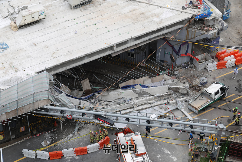 ▲ 26일 오후 2시 33분께 서울 서대문구 고가도로 철거 작업 도중 사고가 발생했다. ⓒ서성진 기자