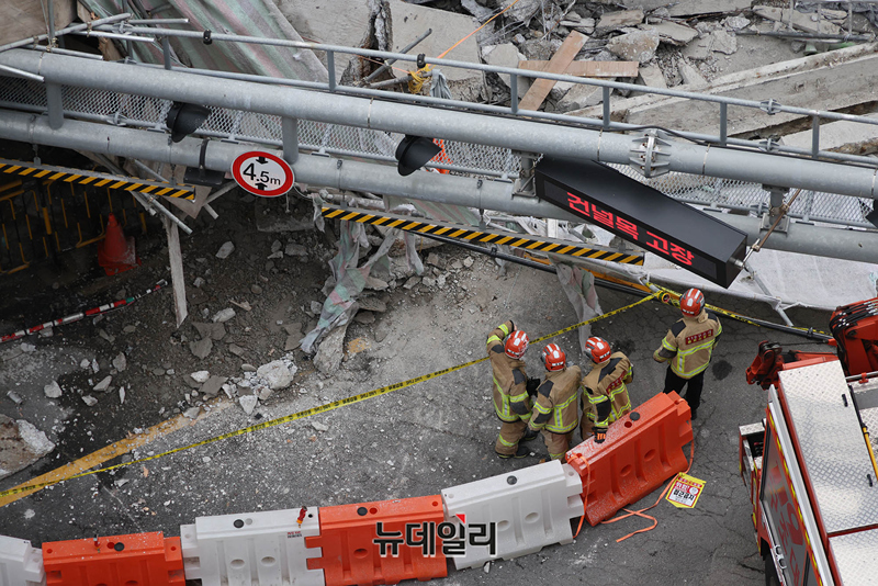 ▲ 서울 서대문구 서소문 고가차도 철거 공사 현장에서 26일 오후 2시 32분께 상판 구조물이 무너지는 사고가 발생했다. ⓒ정상윤 기자