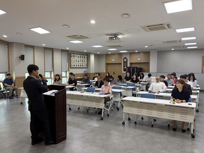 ▲ 북부지방산림청이 26일 청사 대회의실에서 전 직원이 참석한 가운데 반부패·청렴 결의대회와 부패방지 교육을 실시했다. ⓒ북부지방산림청
