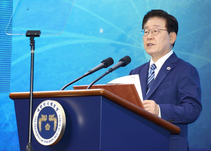 ▲ 이재명 대통령이 27일 부산 영도구에서 열린 제31회 바다의 날 기념식에서 기념사를 하고 있다. ⓒ뉴시스