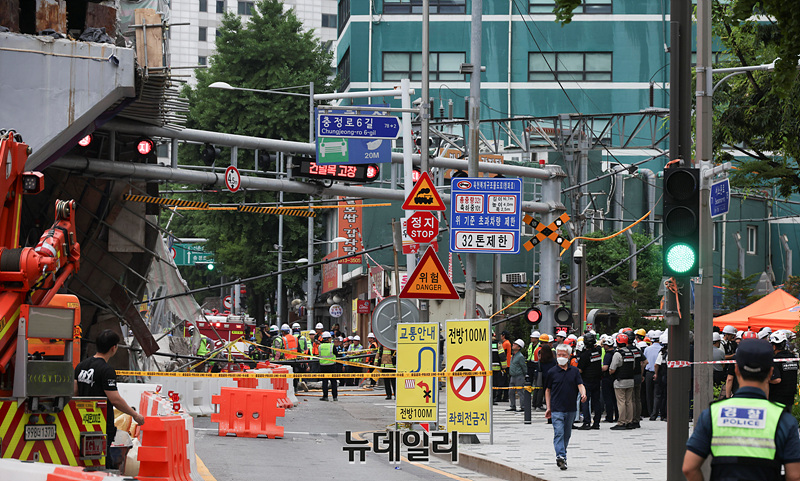 ▲ 지난 26일 발생한 서울 서소문 고가도로 붕괴 현장. ⓒ서성진 기자