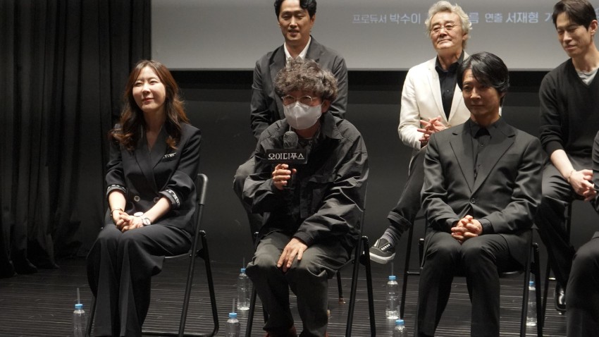 ▲ 연출가 서재형이 27일 서울 중구 충무아트센터에서 열린 연극 '오이디푸스' 제작발표회에서 취재진의 질문에 답하고 있다.ⓒ수컴퍼니