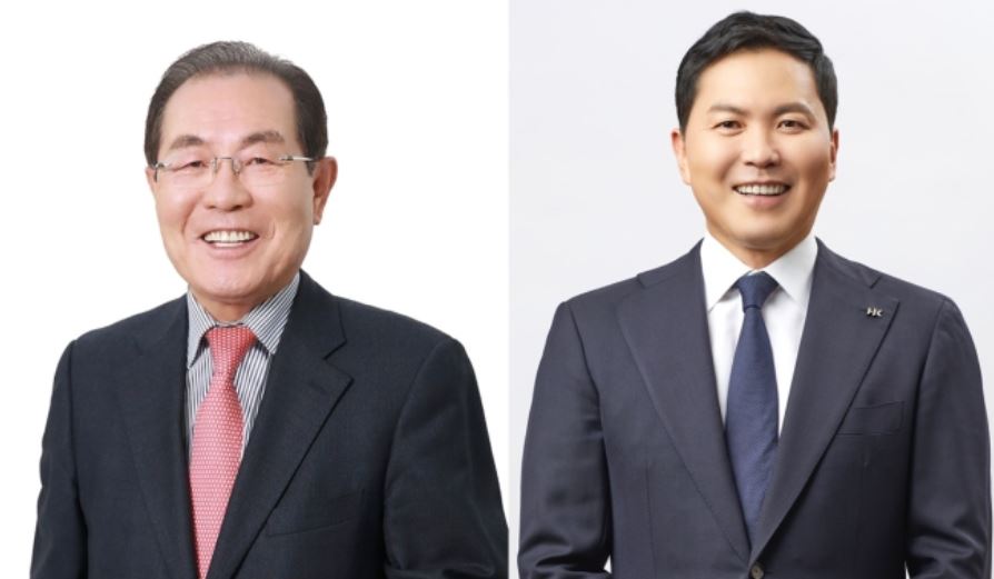 ▲ 윤동한 콜마그룹 회장과 윤상현 콜마홀딩스 부회장