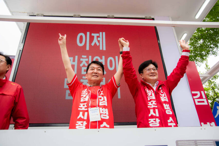 ▲ 안철수 국민의힘 국회의원이 27일 오전 김포를 찾아 김병수 김포시장 후보 지원유세를 벌이고 있다. ⓒ 김병수 후보 캠프 제공