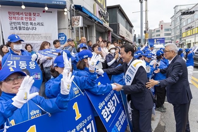 ▲ 우상호 후보는 봉평장을 찾아 영서 내륙권 표심 결집을 위한 집중 유세를 펼쳤다. ⓒ우상호 후보 캠프 제공