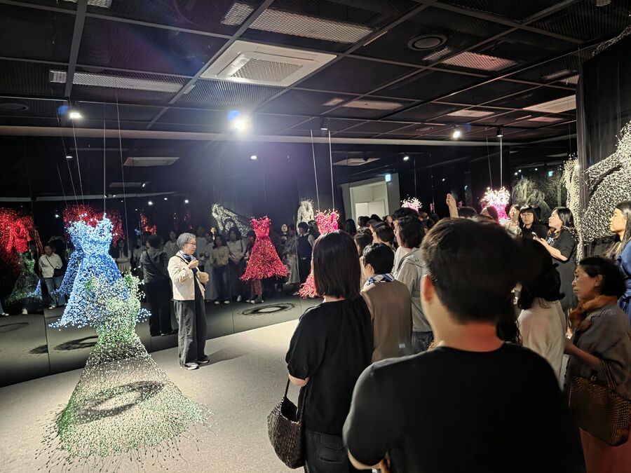 ▲ 진주실크박물관이 빛과 실크가 어우러진 기획 전시와 다양한 체험·교육 프로그램으로 시민과 관광객들의 관심을 끌고 있다.ⓒ진주시