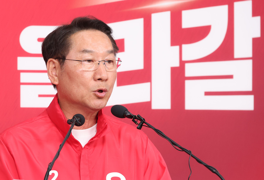 ▲ 유정복 국민의힘 인천시장 후보가 28일 오후 서울 여의도 중앙당사에서 열린 현안 관련 긴급 기자회견에서 발언을 하고 있다. ⓒ뉴시스