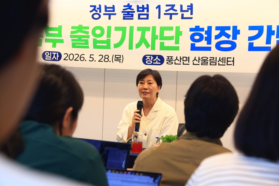 ▲ 송미령 농림축산식품부 장관이 28일 전북 순창군 풍산면 산울림센터에서 열린 정부 출범 1주년 출입기자단 현장간담회에서 말하고 있다. ⓒ농림축산식품부