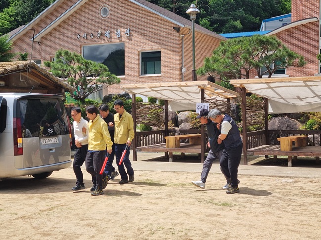▲ 각 기관들은 산사태 재난대응 단계별 각 기관의 임무 수행 상태를 확인하고 실제 상황 발생 시의 협업 활동 등 대응체계를 정밀 점검했으며, 이번 훈련 결과를 바탕으로 지역주민 대피체계와 관련된 산사태 재난 현장조치 매뉴얼의 미비점을 정비할 계획이다. ⓒ북부지방산림청