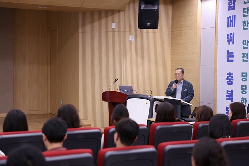 ▲ 한국전력 충북본부가 28일 고객만족서비스를 구현하기 위한 CS교육을 실시했다.ⓒ한전충북본부 제공