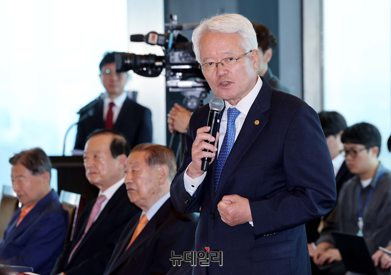 ▲ 정의화 국민의힘 상임고문단 회장이 2024년 5월 20일 서울 여의도의 한 식당에서 열린 상임고문단 오찬 간담회에서 발언하고 있다. ⓒ이종현 기자