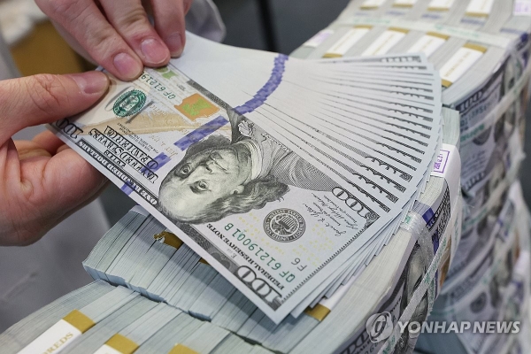 ▲ 세 달 연속 감소세를 기록했던 거주자외화예금 총액이 지난달 다시 증가세로 돌아섰다. ⓒ 연합뉴스