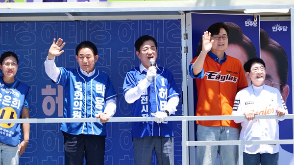▲ 31일, 허태정 더불어민주당 대전시장 후보가 한화생명볼파크에서 집중유세를 열고 ‘3000석 복원’ 공약을 내세우며 막판 표심 잡기에 나섰다.ⓒ허태정후보