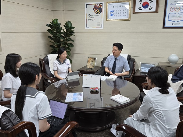 ▲ 충북여고 독소토론 프로그램에 참여하는 학생들이 