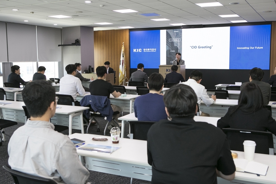 ▲ 이훈 한국투자공사 투자운용부문장(CIO)이 지난달 29일 서울 중구 본사에서 열린 제54차 해외투자협의회에서 개회사를 하고 있다. ⓒ한국투자공사
