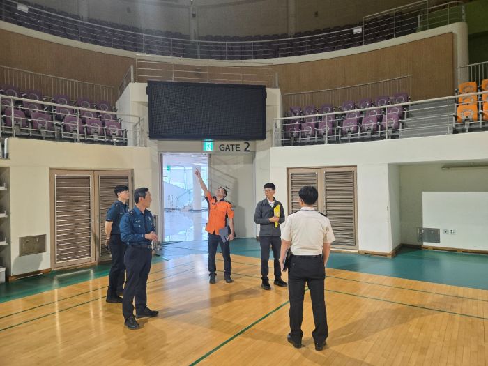 ▲ 유관기관 합동으로 보령시 개표소 화재안전조사를 실시하는 모습.ⓒ충남도