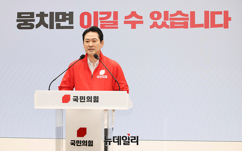 ▲ 장동혁 국민의힘 상임선거대책위원장이 2일 서울 여의도 국민의힘 중앙당사에서 열린 대국민 투표 참여 호소 담화문 발표를 하고 있다. ⓒ서성진 기자