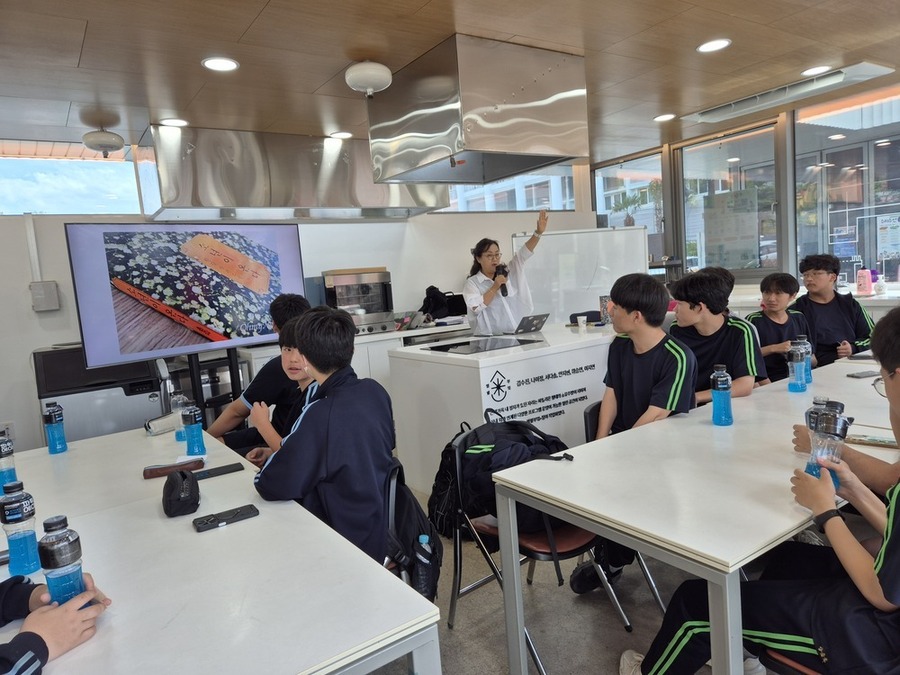 광주 동구 인문학당, 청소년과 오월 항쟁 보편 가치 되새겨