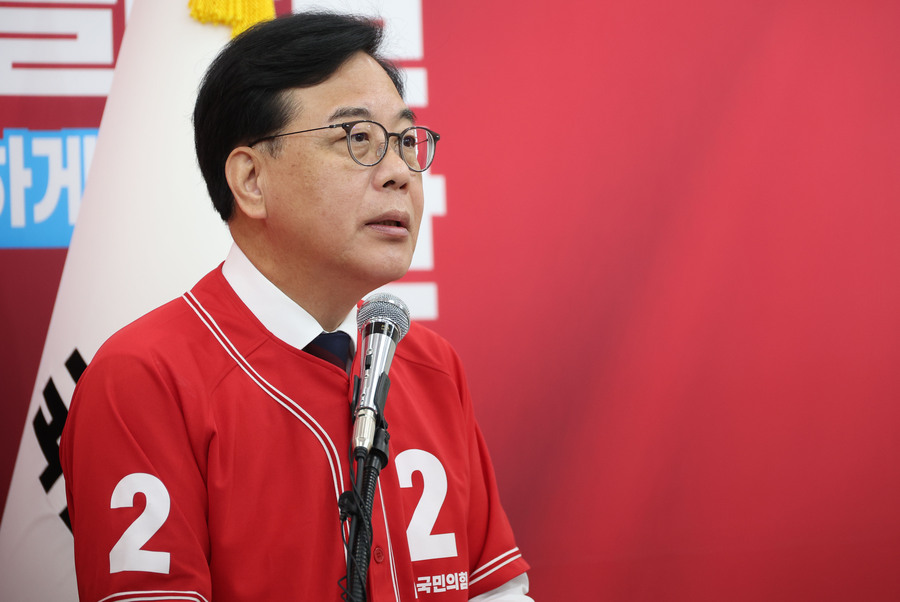 ▲ 송언석 국민의힘 원내대표가 6·3 지방선거와 재보궐선거 본투표를 하루 앞둔 2일 서울 여의도 국회에서 열린 2030 청년 투표참여 호소문 발표 기자회견에서 발언을 하고 있다. ⓒ뉴시스