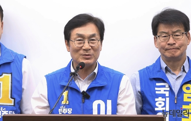 ▲ 이장섭 더불어민주당 청주시장 후보가 2일 도청 브리핑룸에서 기자회견을 열고 6·3 지방선거 투표 참여와 지지를 호소하고 있다. ⓒ표윤지 기자