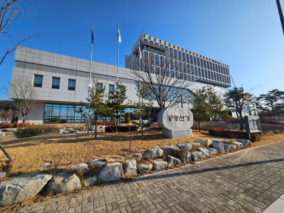 ▲ 경상북도선거여론조사심의위원회(이하 ‘경북여심위’)와 울릉군선거관리위원회가(이하 ‘울릉선관위’) 제9회 전국동시지방선거의 선거여론조사와 관련한 위법행위를 1건씩 고발했다고 밝혔다.ⓒ경북선관위