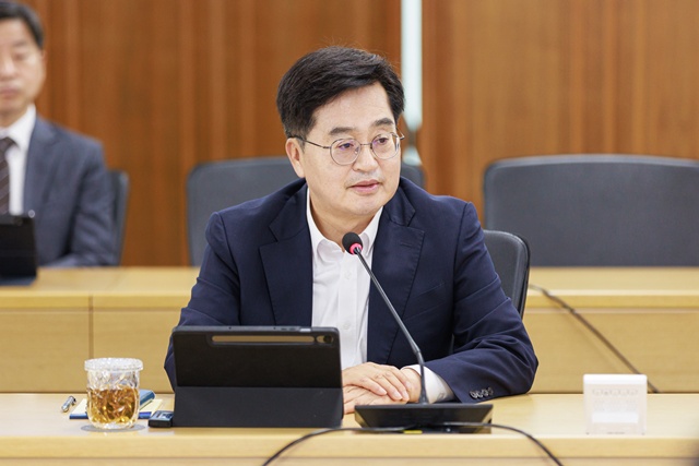 김동연 경기지사의 아름다운 바통 터치… 