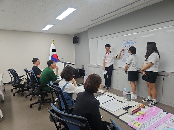 ▲ 최석정 수학페어 참여해 발표를 하고 있는 학생들.ⓒ충북교육청 제공