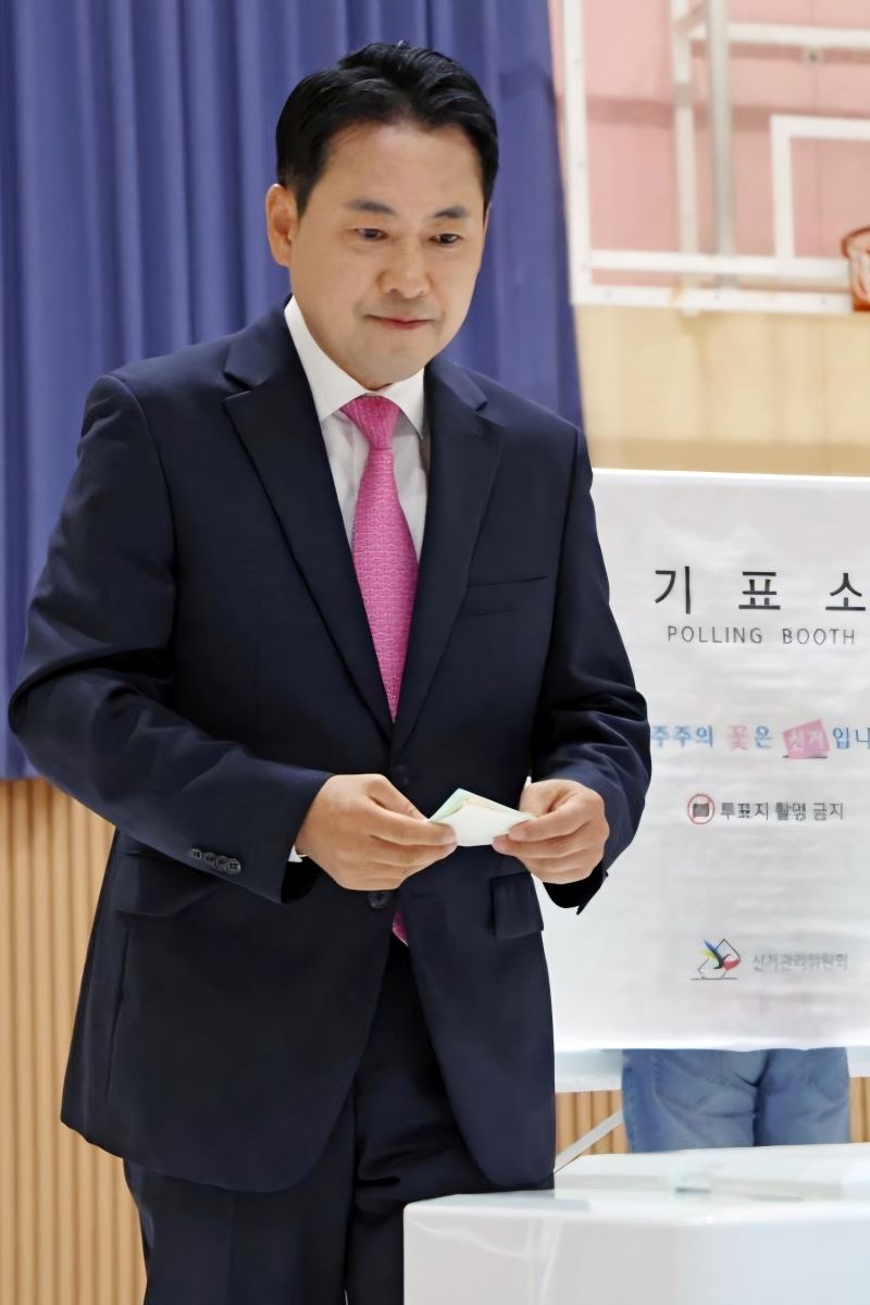 ▲ 장동혁 국민의힘 상임선거대책위원장이 제9회 전국동시지방선거일인 3일 충남 보령의 투표소에서 투표를 하고 있다. ⓒ뉴시스