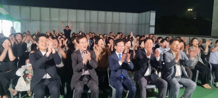 ▲ ⓒ박병규 광산구청장 당선인_좌측에서 3번째