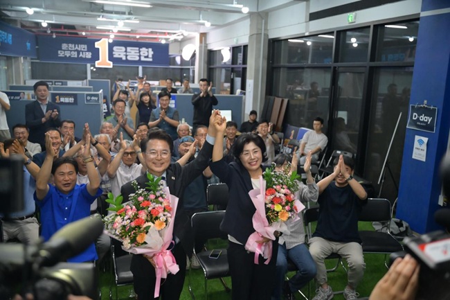 ▲ 6·3 지방선거 춘천시장에 육동한 더불어민주당 후보가 당선됐다. ⓒ육동한 캠프 제공