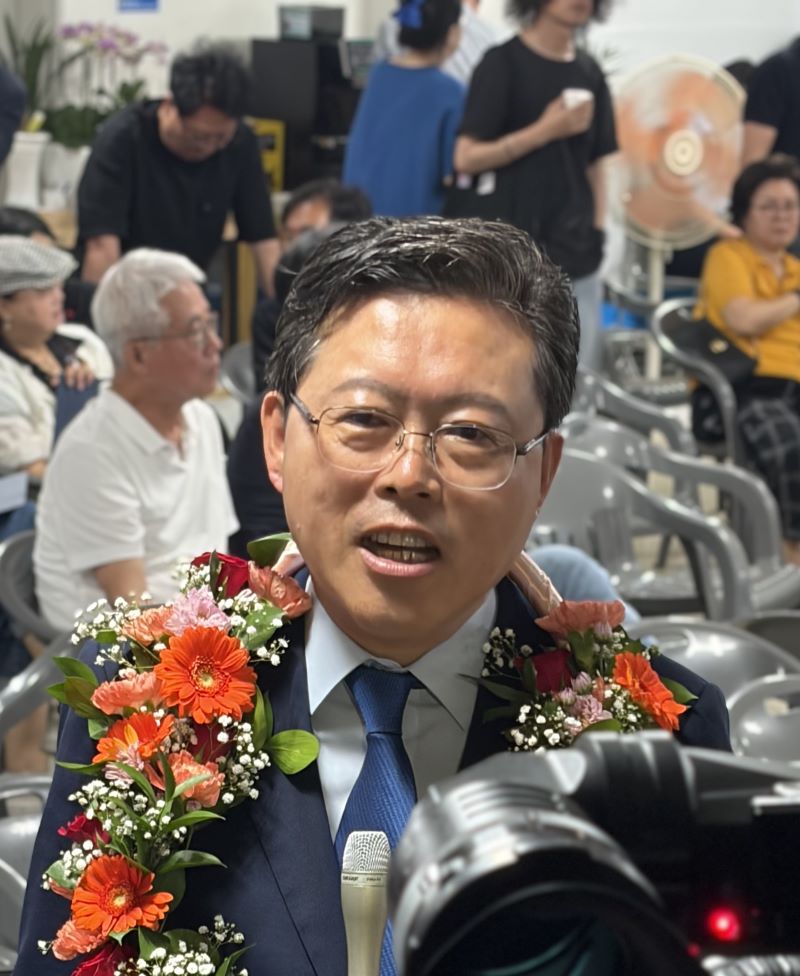 ▲ 장기수 천안시장 당선인이 당선 소감을 빍히고 있다.ⓒ당선인캠프 제공