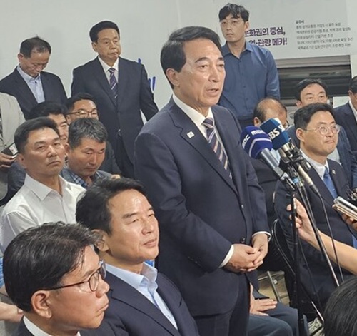 ▲ 박수현 충남도지사 당선인이 4일 오전 천안 선거사무소에서 당선 소감을 밝히고 있다. 박 당선인은 