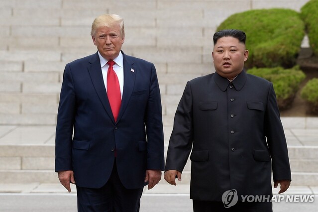 ▲ 2019년 6월 판문점에서 만난 도널드 트럼프 미국 대통령과 김정은 북한 국무위원장. 출처=APⓒ연합뉴스