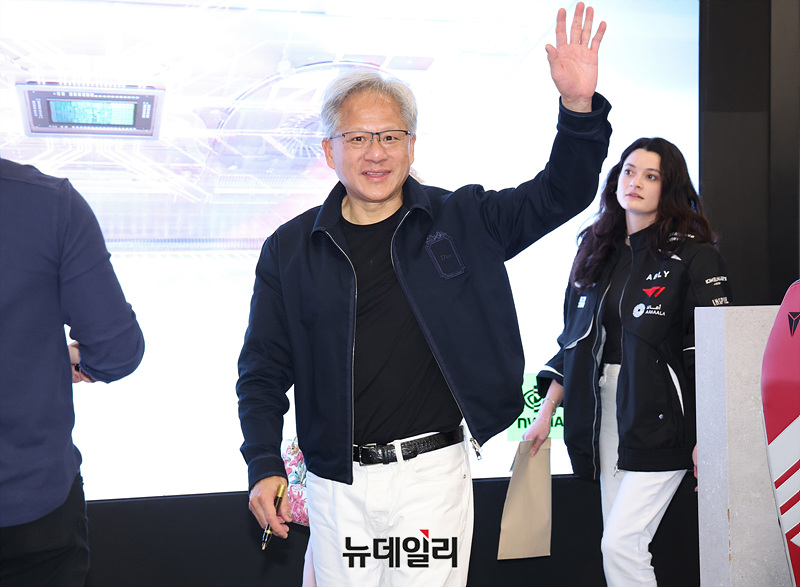 ▲ 젠슨황 엔비디아 CEO가 5일 서울 마포구 T1 베이스캠프를 찾았다.ⓒ뉴데일리