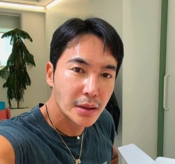 스타일리스트 김우리, 새벽 1시 잠실 시위 현장 방문 … "어른들이 미안하다"