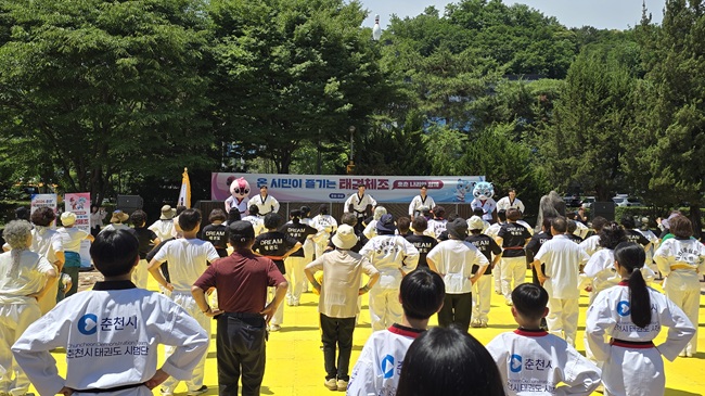 ▲ 춘천레저태권도조직위원회가 지난 6일 공지천 의암공원 야외무대에서 '2026 시민태권도 활성화 광장사업' 1차 행사를 성황리에 마무리했다. ⓒ춘천레저태권도조직위원회