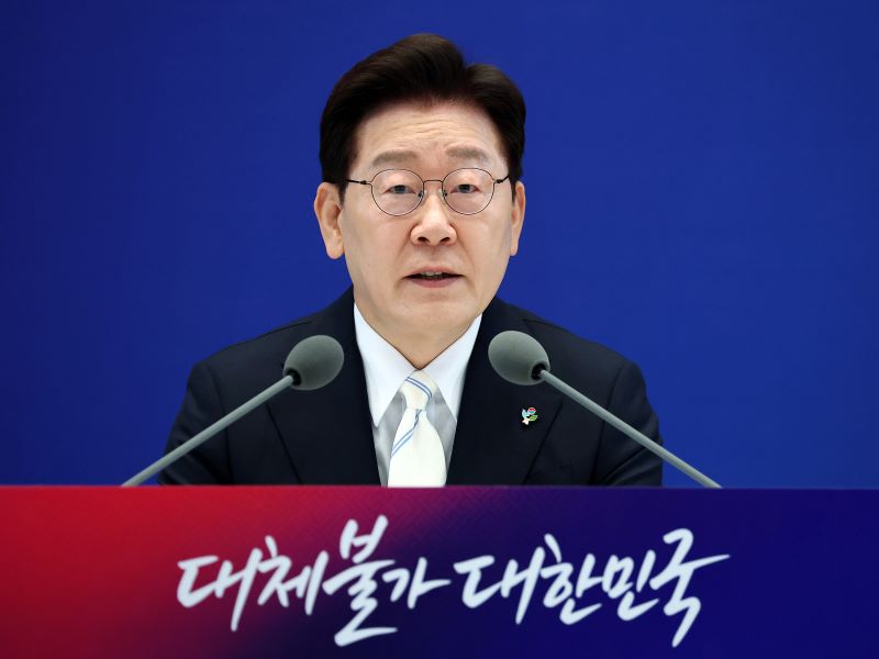 ▲ 이재명 대통령이 8일 청와대 영빈관에서 열린 취임 1주년 기자회견 '대체불가 대한민국'에서 발언하고 있다. ⓒ뉴시스