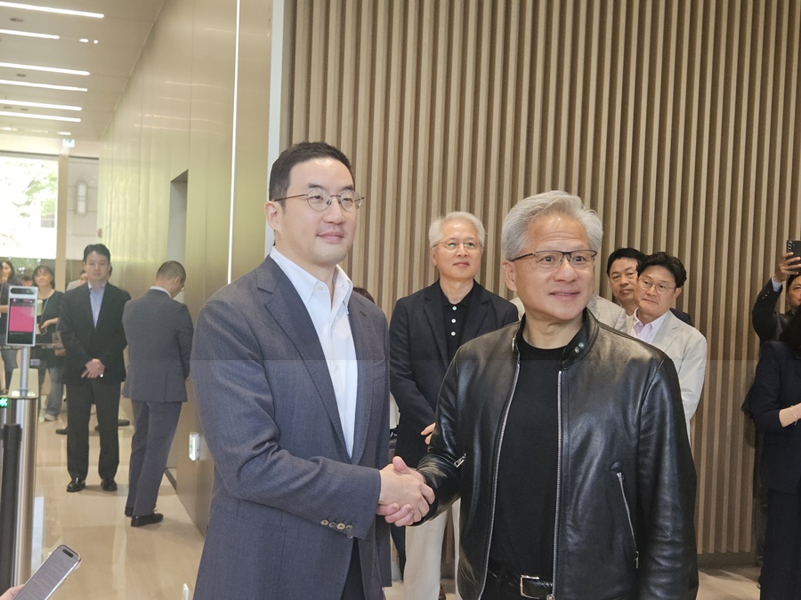 ▲ 8일 오전 젠슨 황 엔비디아 CEO가 LG 본사가 위치한 서울 영등포구 LG트윈타워에서 구광모 LG 회장과 회동했다.ⓒ윤아름 기자