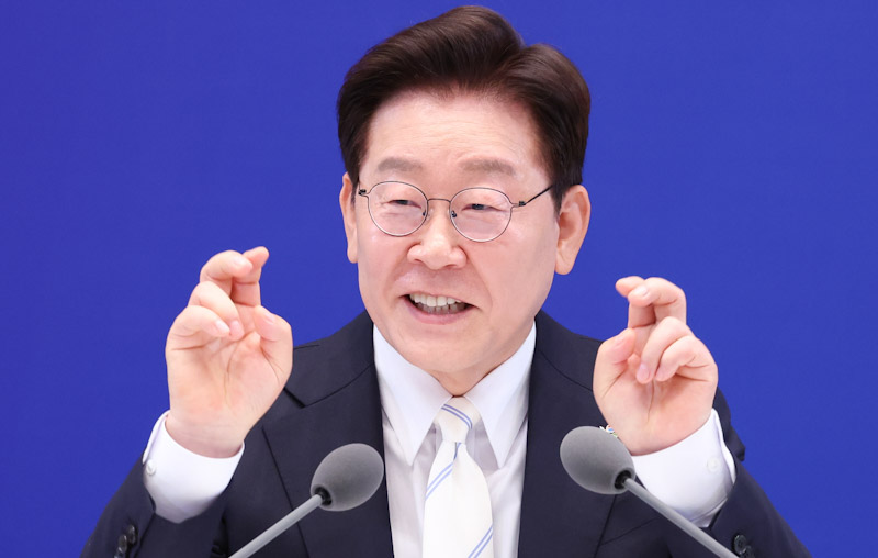 ▲ 이재명 대통령이 8일 청와대 영빈관에서 열린 취임 1주년 기자회견 '대체불가 대한민국'에서 발언하고 있다. ⓒ뉴시스