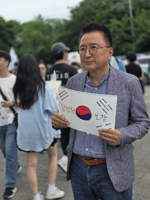 ▲ 국민의힘 충북지사 후보로 6·3 지방선거에 출마했다 낙선하고 도청으로 돌아온 김영환 충북지사가 7일 자신의 페이스북에 올린 사진. ⓒ김영환 충북지사 페이스북 갈무리