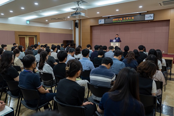 ▲ 이재영 증평군수 6.3지방선거 후 첫 직원조회에서 주민체감 행정 등을 강조하고 있다.ⓒ증평군청 제공