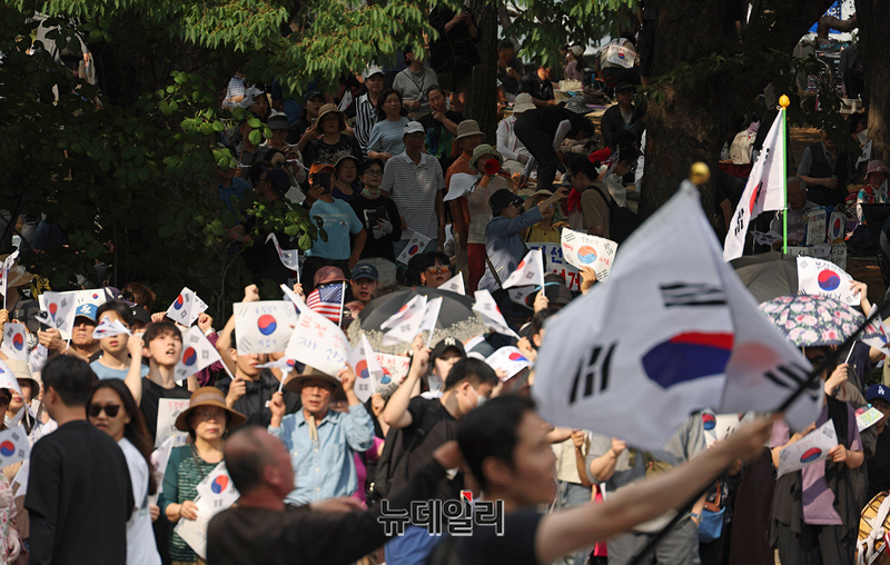 [영상] 닷새째 맞은 잠실개표소 "부정선거 재선거, 당일투표 수개표"