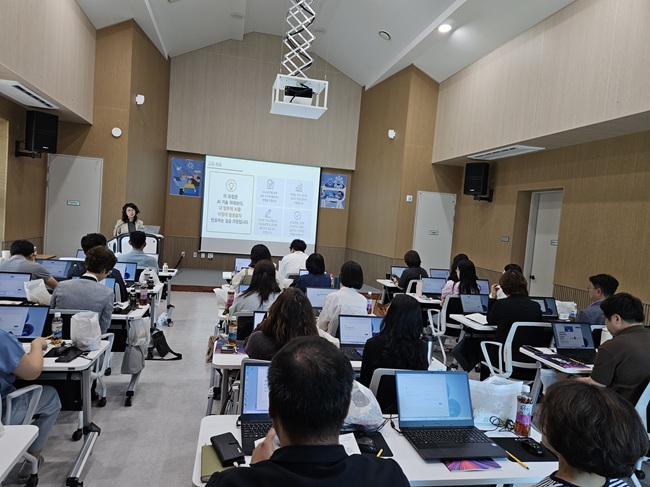 ▲ 평창군이 인공지능(AI) 기술 환경에 대응하고 공직자의 디지털 역량을 강화하기 위해  9일부터 19일까지 총 6회에 걸쳐 직원 200여 명을 대상으로 '2026년 평창군 직원 AI 역량 강화 교육'을 추진한다. ⓒ평창군